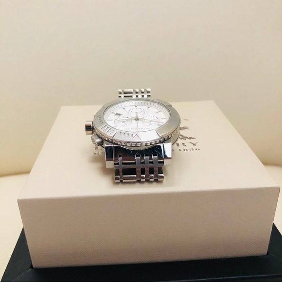 BURBERRY WATCH SILVER WITH ORIGINAL BOX - Picture 4 of 11